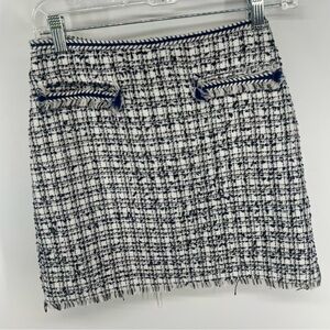 H&M blue black white tweed skirt fringe hem faux pockets knit mini size 6 six